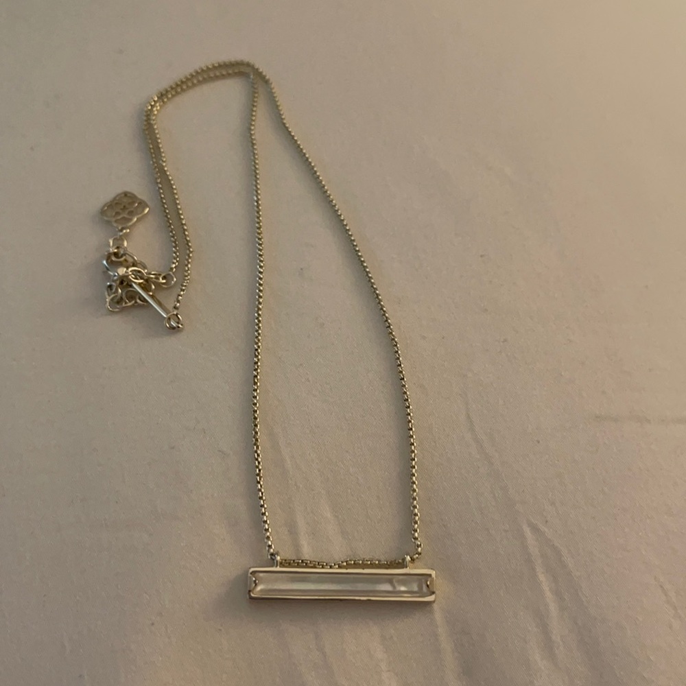 LIKE NEW Kendra Scott necklace